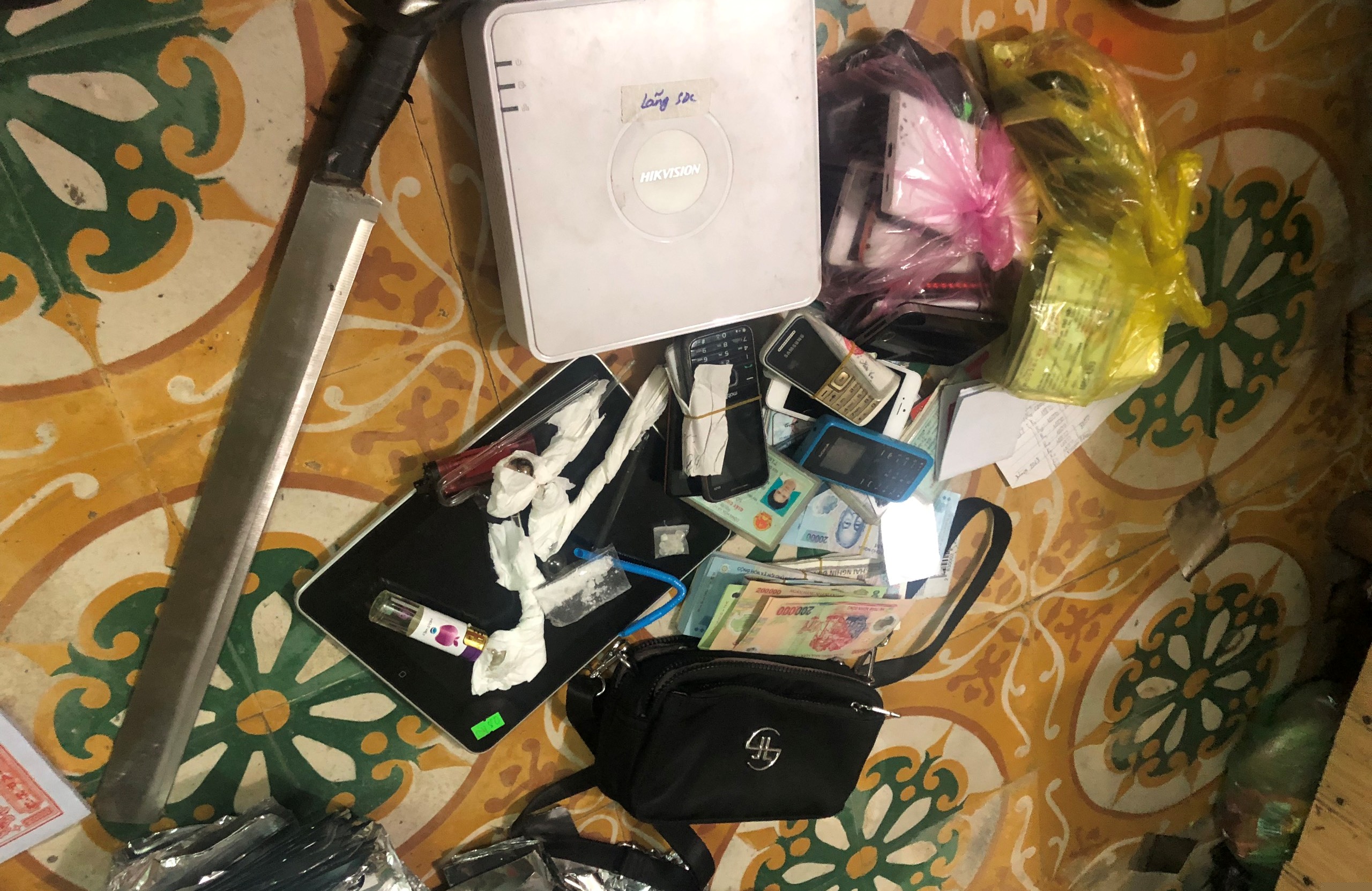 Tang vật vụ án.