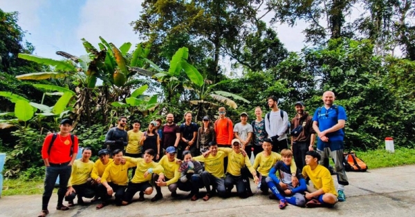 Khi “lâm tặc” làm porter để trả nợ… rừng xanh