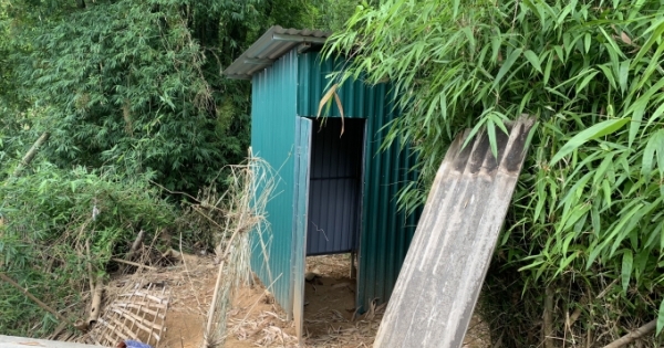 Tỉnh đoàn Điện Biên hoàn thành chương trình xây dựng nhà tiêu hợp vệ sinh cho người nghèo