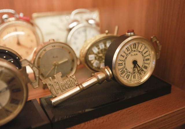 Chiếc đồng hồ thương hiệu SLAVA của Liên Xô cũ với kiểu dáng khá lạ mắt.