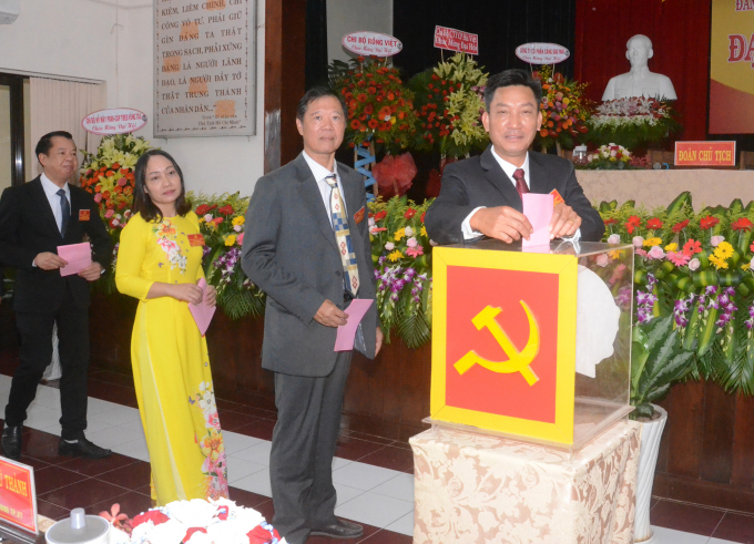 Đại biểu bỏ phiếu bầu Ban Chấp hành Đảng bộ DNNNN TP Vũng Tàu nhiệm kỳ 2020-2025.