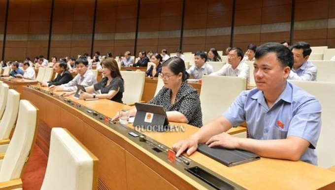 Các đại biểu Quốc hội biểu quyết.