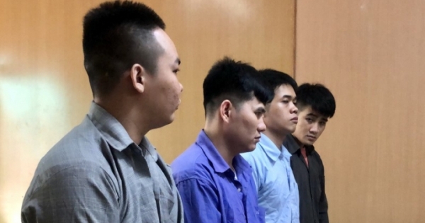 Thỏa mãn mong muốn trả thù cho bạn, vác dao chém người ngay cạnh trụ sở công an