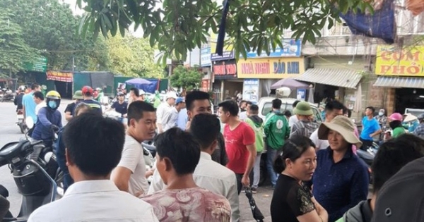 Bàng hoàng phát hiện người đàn ông chết trong nhà vệ sinh công cộng sau bến xe Mỹ Đình