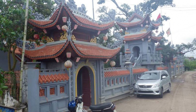 Cổng chùa Từ Vân.