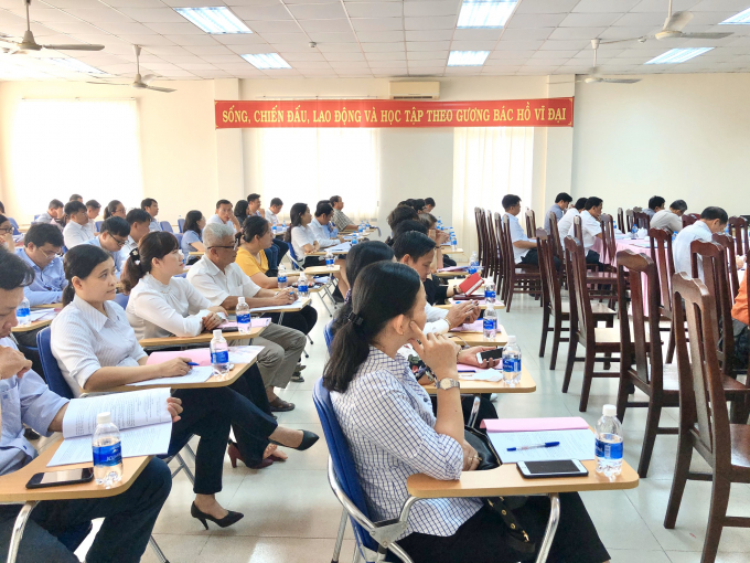 Đông đảo cán bộ và công chứng viên tham dự buổi tập huấn