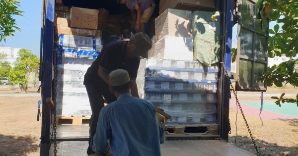 Quảng Bình: Bắt giữ lượng hàng lậu "khủng" đang trên đường đi tiêu thụ