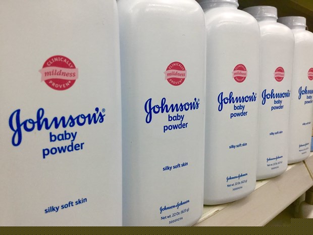 Johnson&amp;amp;Johnson boi thuong tien ty do san pham chua chat gay ung thu hinh anh 1