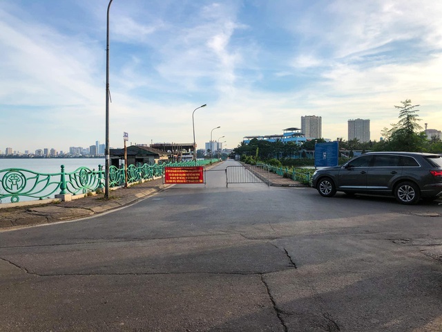 Các chốt chặn được lập thêm vào sáng 31/5 (Ảnh: Vũ Quân).