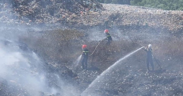 Nghệ An: Cháy lớn tại bãi rác Nghi Yên