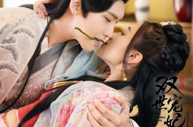 D&ugrave; k&eacute;m đồng nghiệp Lương Khiết 3 tuổi nhưng H&igrave;nh Chi&ecirc;u L&acirc;m tỏ ra rất mạnh mẽ v&agrave; quyết liệt trong những cảnh quay t&igrave;nh cảm tr&ecirc;n m&agrave;n ảnh. 