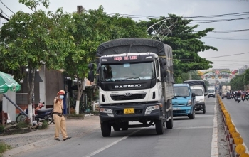 Kích hoạt phương án “Phòng thủ bên ngoài, tấn công bên trong” trong phòng, chống dịch Covid-19
