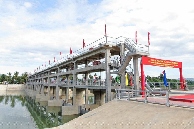 Công trình đập ngăn mặn trên sông Lại Giang (thị xã Hoài Nhơn, tỉnh Bình Định).