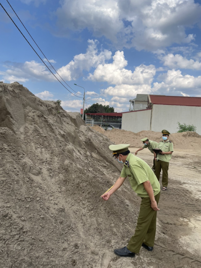 Lượng khoáng sản vận chuyển trái phép bị tịch thu mấy ngày trước đó. Ảnh Cục QLTT Sơn La.