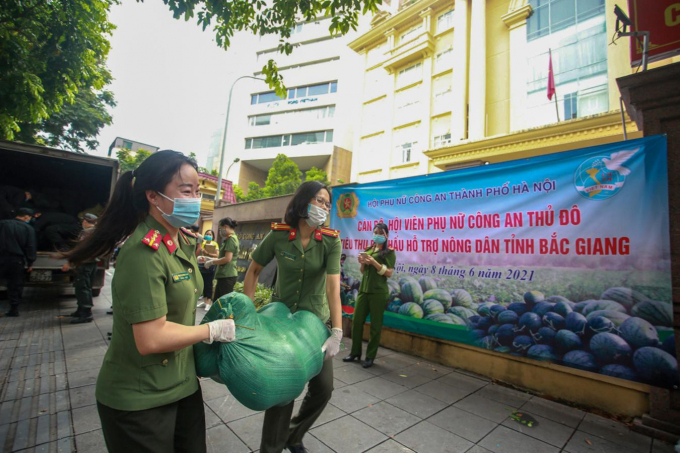 13 tấn dưa được bán tại 29 Phan Chu Trinh, quận Hoàn Kiếm, TP Hà Nội.