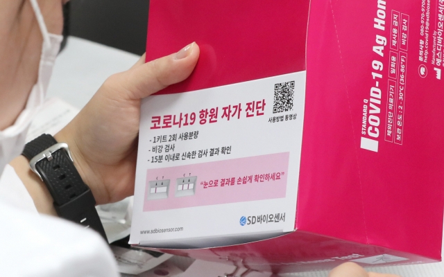 Hàng trăm bộ dụng cụ xét nghiệm nhập lậu vừa bị lực lượng chức năng Hà Nội thu giữ