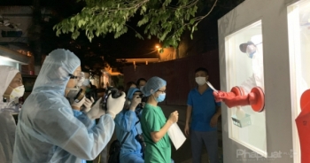 Ưu, nhược điểm của "Buồng lấy mẫu xét nghiệm Covid-19" sau 4 ngày vận hành tại Bắc Giang