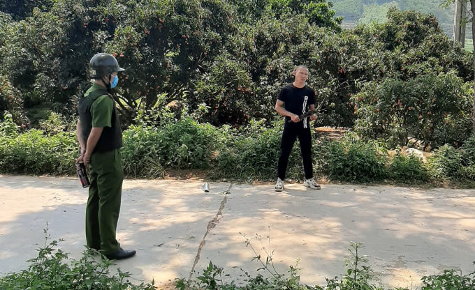 Đối tượng dùng dao đe doạ người khác