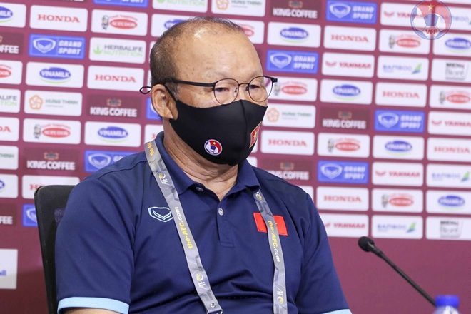 HLV Park Hang Seo đã nhận đủ hai thẻ vàng ở vòng loại World Cup 2022.