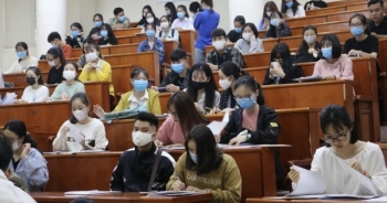 Sinh viên năm 2 không biết đến mặt bạn vì Covid-19