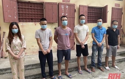 Chủ quán karaoke cho khách tụ tập chơi ma tuý giữa mùa dịch