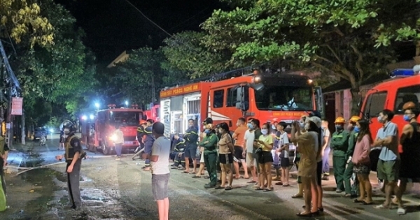 Nóng: Clip cháy lớn tại phòng trà trong đêm ở Nghệ An khiến 6 người tử vong thương tâm