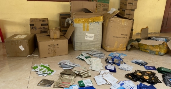 Hơn 10 nghìn sản phẩm mỹ phẩm không hóa đơn đang trên đường đi tiêu thụ thì bị bắt