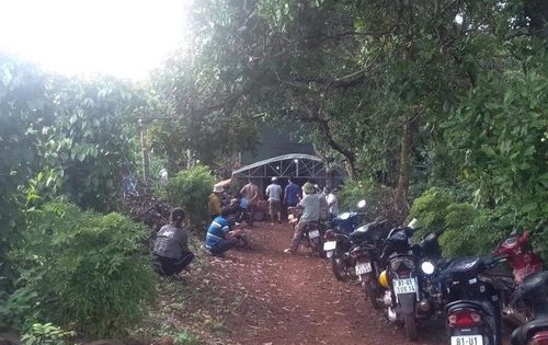 Mẹ cùng con trai chết đuối thương tâm vì không biết bơi