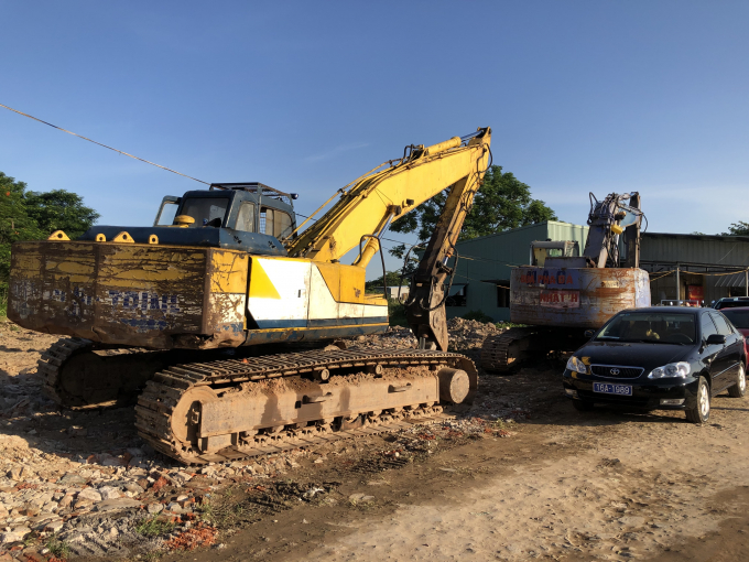 Máy móc đã sẵn sàng cho cuộc cưỡng chế.