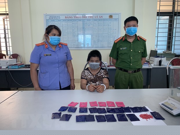Mùa Thị Sống cùng 5.000 viên ma túy tại cơ quan Công an. Ảnh: Công an Sơn La