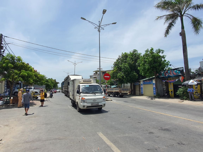 Cơ bản người dân chấp hành nghiêm Chỉ thị 16 -  ảnh chụp tại điểm chốt phía Tây TP Vinh