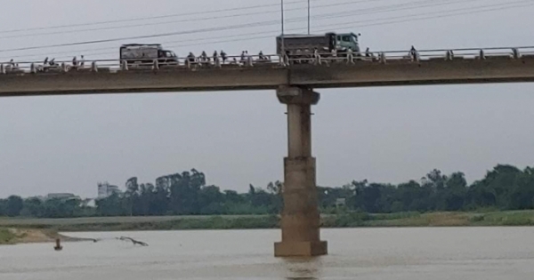 Nghệ An: Tìm thấy thi thể người phụ nữ nhảy cầu Đô Lương tự tử