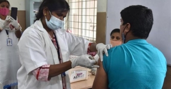 Số ca mắc COVID-19 ở Mỹ và Ấn Độ giảm mạnh nhờ tiêm vaccine