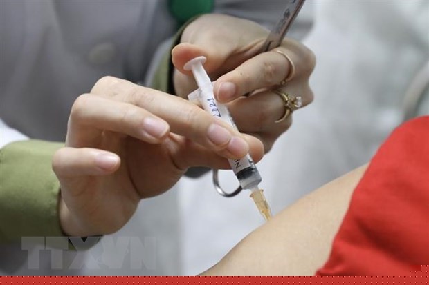 Tiêm thử nghiệm vaccine Nano Covax giai đoạn 2 cho tình nguyện viên. (Ảnh: Minh Quyết/TTXVN)