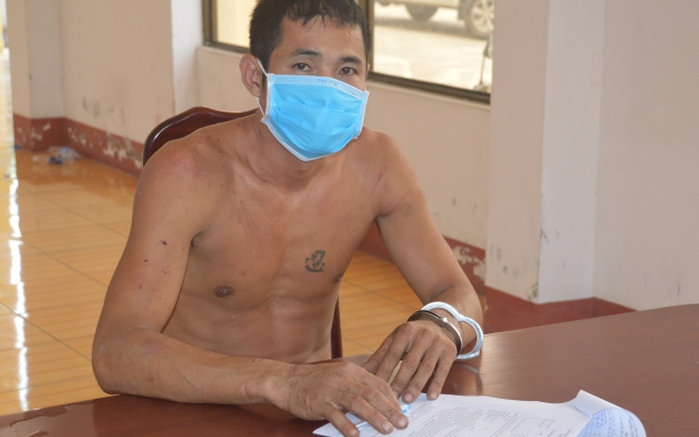 Sóc Trăng: Tài xế điều khiển xe