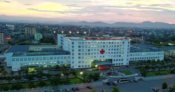 Phong tỏa khoa Sản bệnh viện lớn nhất Bắc Trung Bộ