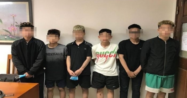 Bắt nhóm dùng vỏ chai bia cướp xe máy ở Hà Nội