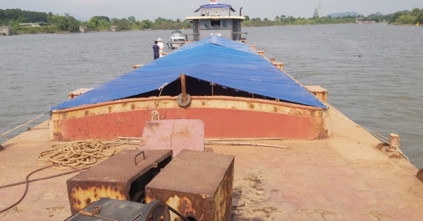 Quảng Ninh: Tạm giữ phương tiện vận chuyển khoáng sản không có hóa đơn chứng từ hợp pháp