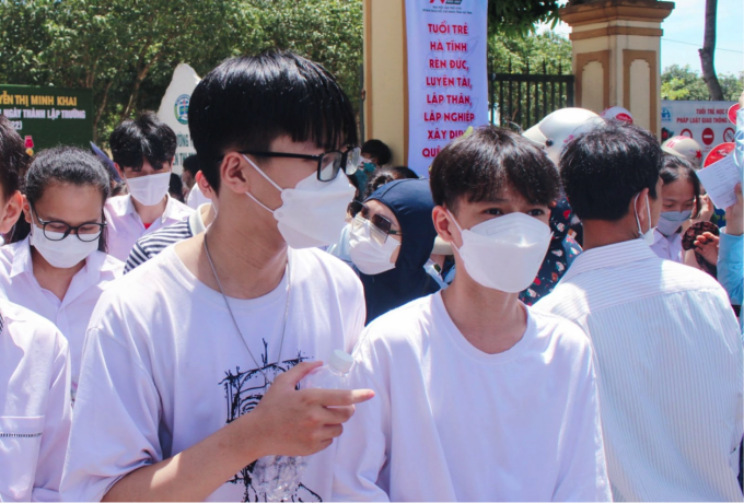 Theo đánh giá của các thí sinh, đề thi Toán năm nay nằm trong chương trình cốt lõi đã được học, câu hỏi dễ hơn so với năm trước.