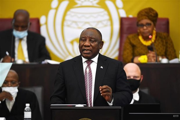 Tổng thống Nam Phi Cyril Ramaphosa phát biểu tại phiên họp Quốc hội và Hội đồng Quốc gia các tỉnh (Thượng viện) ở Cape Town, ngày 26/4/2022. (Ảnh: THX/TTXVN)