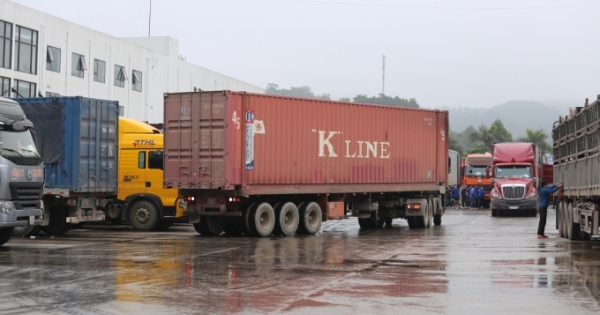 Lạng Sơn: Gần 1.700 xe hàng chờ xuất khẩu ùn ứ tại các cửa khẩu