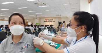 Hàng nghìn công nhân ở Quảng Ninh được tiêm vaccine Covid-19 mũi 4