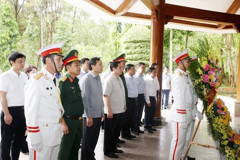 Thủ tướng Phạm Minh Ch&iacute;nh khảo s&aacute;t tại mỏ sắt Thạch Kh&ecirc;, H&agrave; Tĩnh ảnh 1