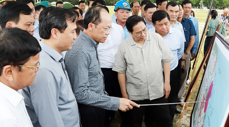 Thủ tướng Phạm Minh Ch&iacute;nh khảo s&aacute;t tại mỏ sắt Thạch Kh&ecirc;, H&agrave; Tĩnh ảnh 4