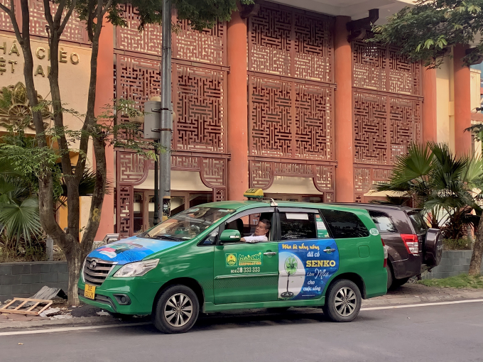 Nhiều tài xế taxi tính chuyển nghề vì giá xăng tăng.