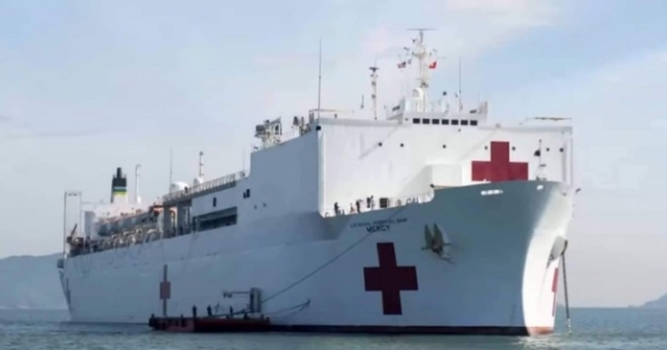 Tàu bệnh viện lớn nhất của Hải quân Mỹ đến Việt Nam