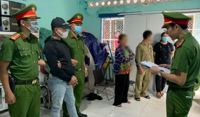 Bắt giữa đối tượng cho vay nặng lãi rồi ép con nợ ký giấy bán nhà