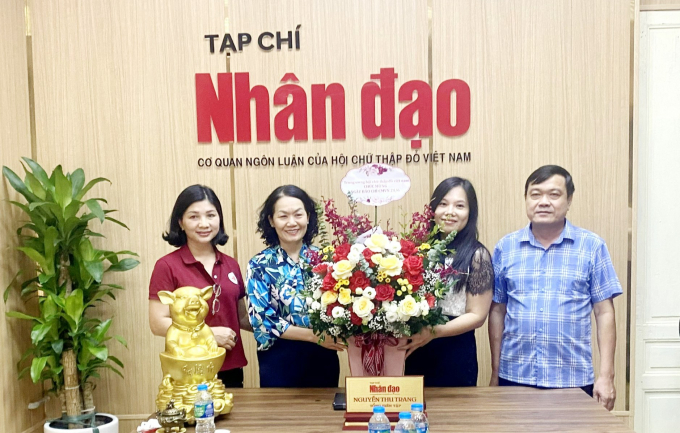 Chủ tịch Trung ương Hội Chữ thập đỏ Việt Nam chúc mừng Tạp chí Nhân đạo