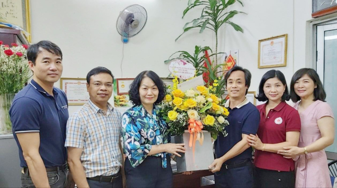 Chủ tịch Trung ương Hội Chữ thập đỏ Việt Nam chúc mừng Trung tâm Truyền hình Nhân đạo