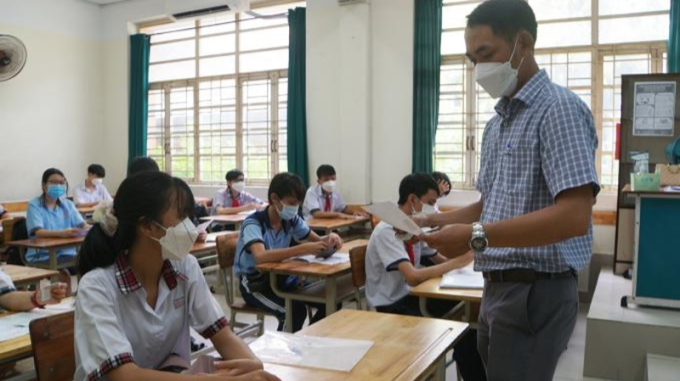 Th&iacute; sinh tham dự kỳ thi v&agrave;o lớp 10 tại TP HCM.